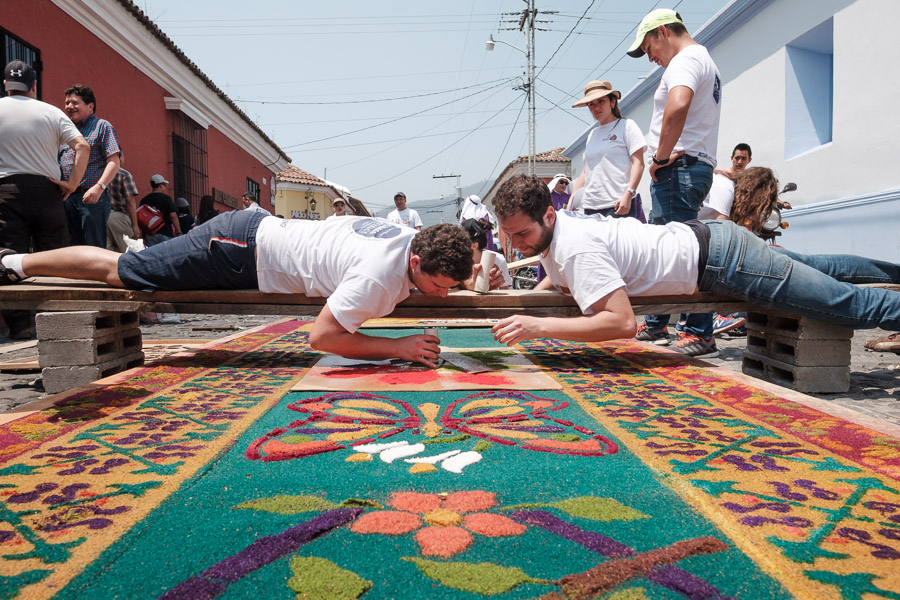&hellip;contrast with the more complex - but both result in beautifully intricate carpets.