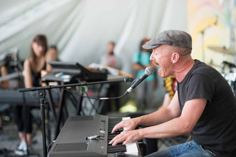 Foy Vance singing with the kind of soulful force that can only come from growing up with a preacher father. Check out this video I shot of Foy singing &ldquo;Homebird&rdquo; across the stage to Margaret Glaspy.