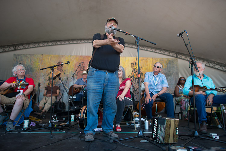 Mitch Podolak, one of the original founders of the Winnipeg Folk Festival, gets up to offer a few sentimental thoughts of reflection after a successful workshop.