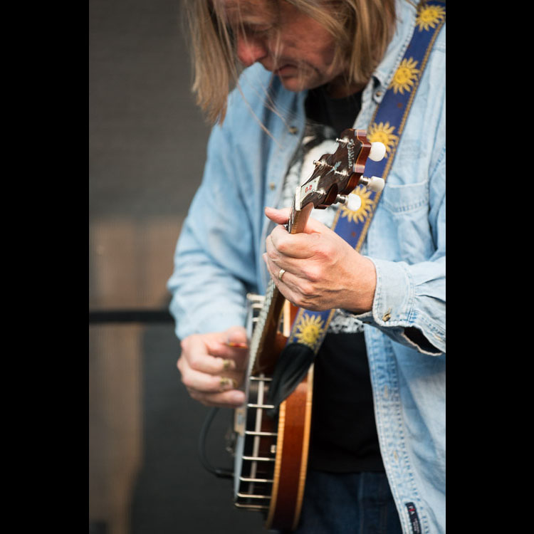 Danny Barnes pushing his banjo to its limits.