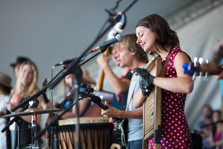Bonnie Paine of Elephant Revival making her washboard dance. As one of my personal favourite music finds this year, I would highly recommend you check out this band.